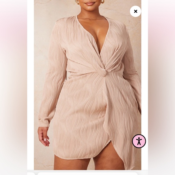 Pretty little thing plus size plus stone plisse wrap front dress long sleeve - Picture 4 of 7